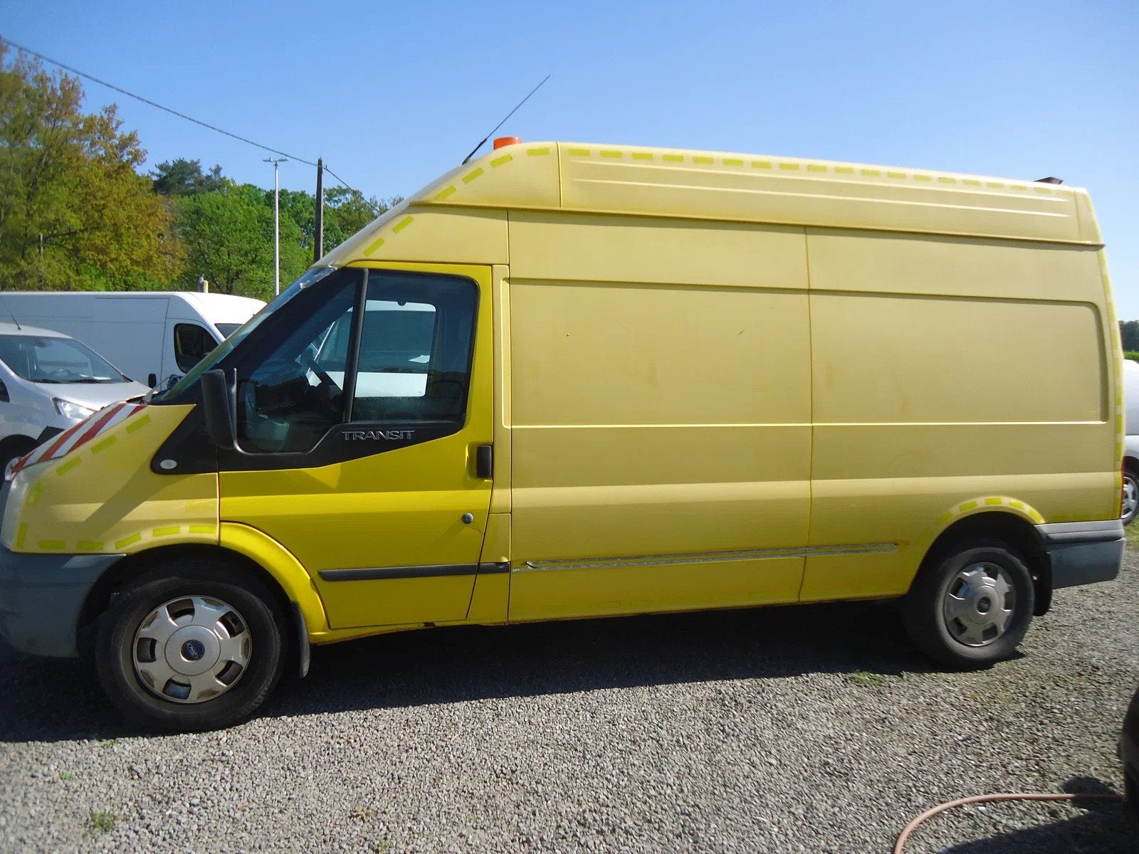 Ford Transit L3H2 ,2.2d ,145 dkm !,geen btw 3950 eur, Auto's, Stof, Gebruikt, 2450 kg, Geel