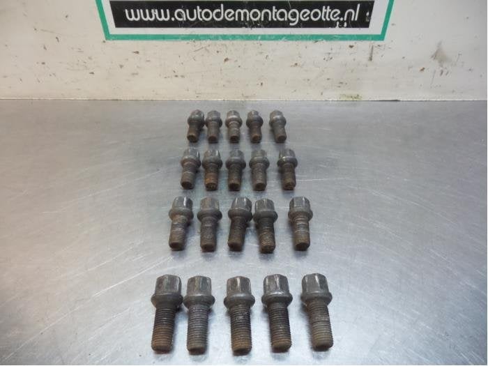 Kit boulons de roue d'un Volkswagen Caddy (Caddy 04-), Volkswagen, -, 3 mois de garantie, Utilisé