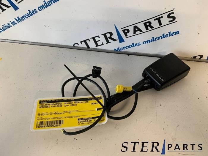 Insertion ceinture de sécurité avant droite d'un Mercedes, 3 mois de garantie, Utilisé, -, -
