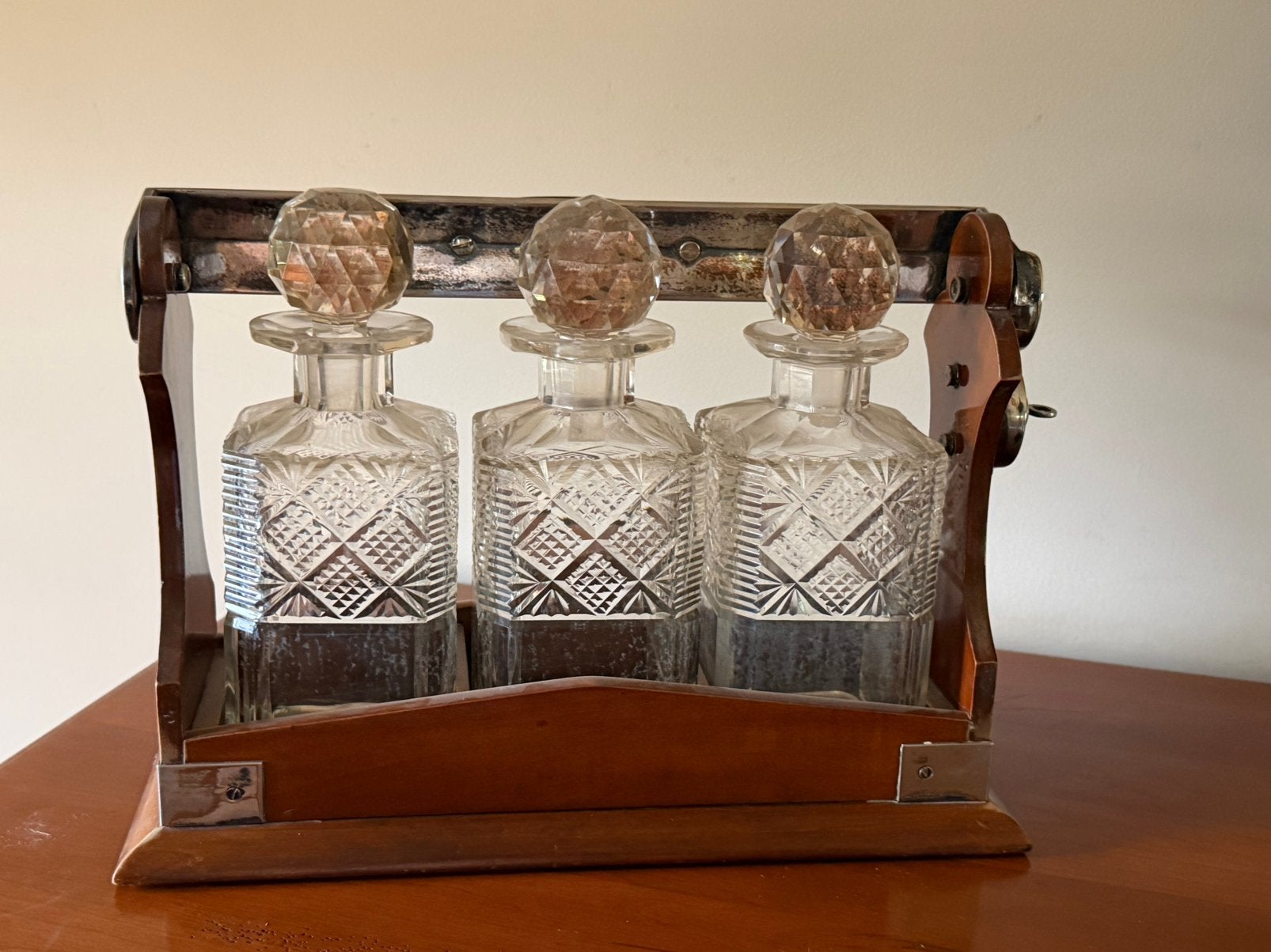 Antieke/vintage drankset met 3 geslepen karaffen, Ophalen