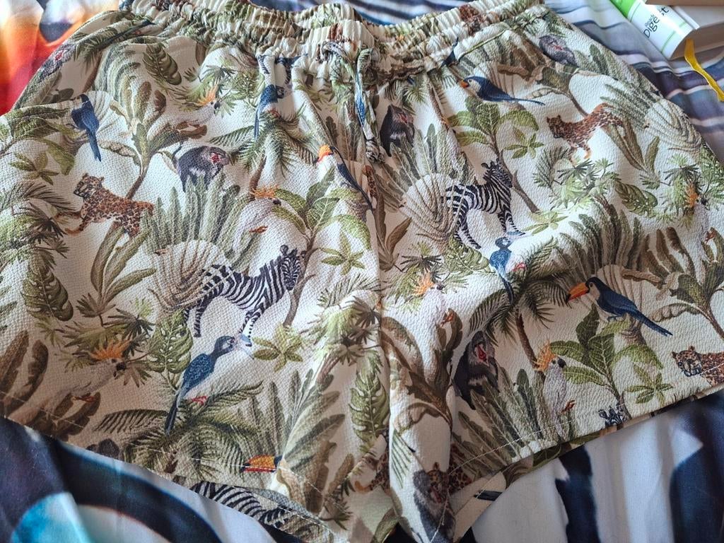 Short meisje mt 152, Enfants & Bébés, Vêtements enfant | Taille 152, Enlèvement, Fille