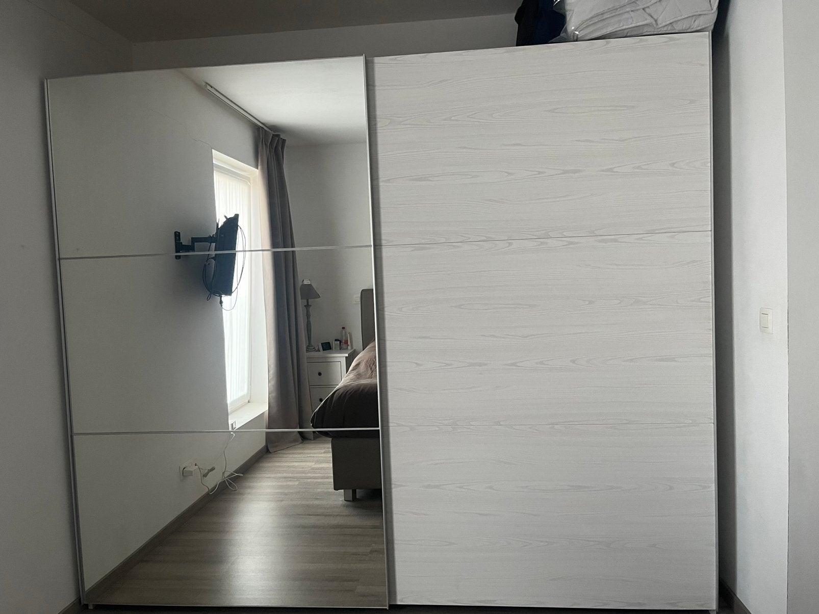 Kleerkast, Ophalen, Met deur(en), Gebruikt, 200 cm of meer