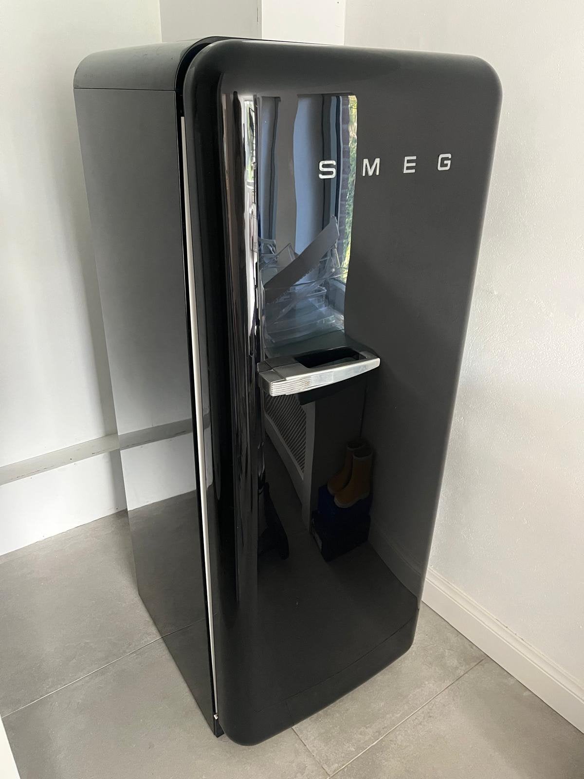 SMEG koelkast, glanzend zwart, Avec compartiment congélateur, Utilisé, 200 litres ou plus, 45 à 60 cm