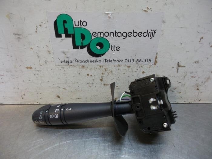 Commutateur feu clignotant d'un Renault Clio (Clio 2 01-), Renault, -, 3 mois de garantie, Utilisé