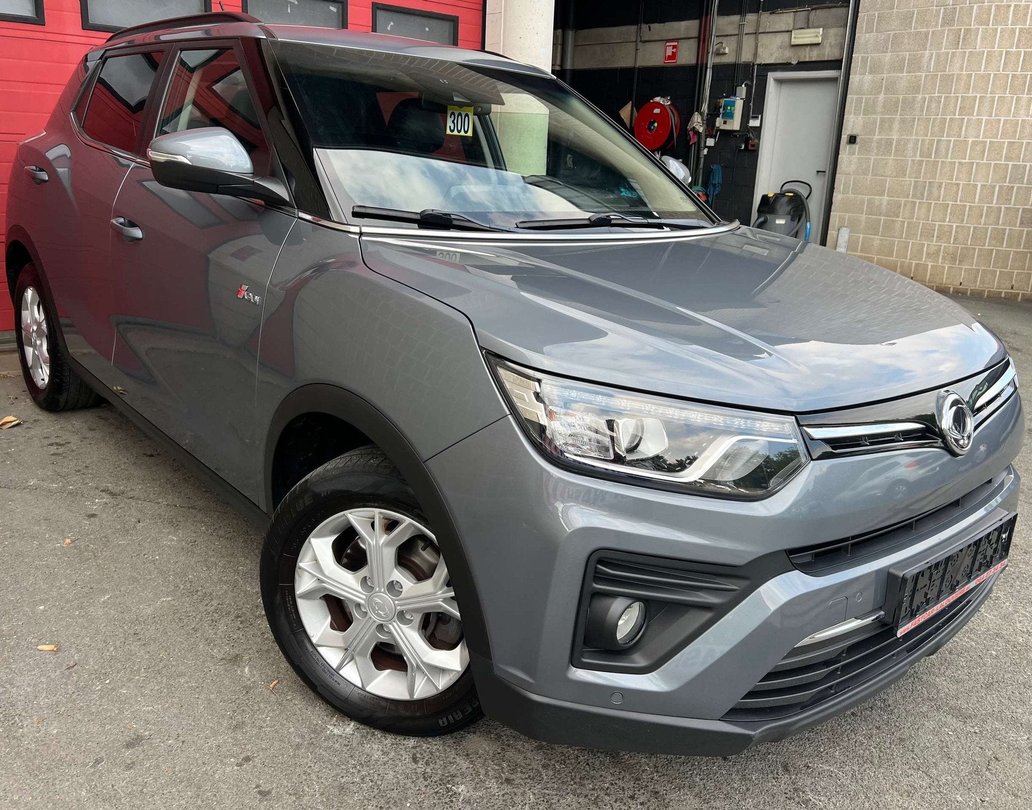 SsangYong Tivoli 1.2 T-GDI 2WD Crystal + CAMÉRA + CLIM + NA, Argent ou Gris, Achat, Euro 6, Entreprise