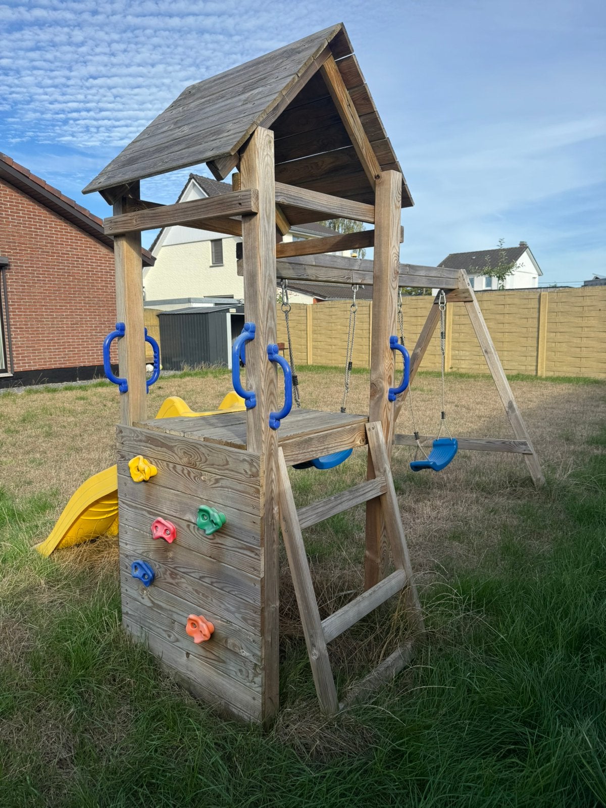 Speelhuis met glijbaan en schommel, Kinderen en Baby's, Ophalen, Zo goed als nieuw, Glijbaan