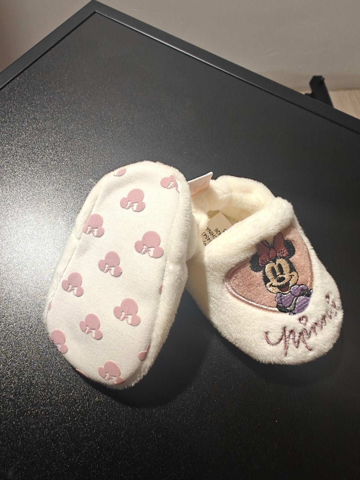 Baby pantoffels - minnie mouse - maat 15, Kinderen en Baby's, Slofjes, Jongetje of Meisje, Nieuw, Ophalen of Verzenden