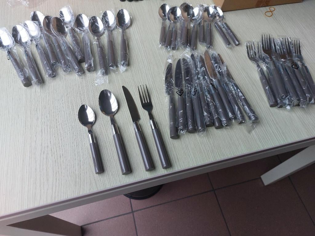 48-delig bestekset (12 personen) met gekleurd handvat, Huis en Inrichting, Ophalen, Nieuw, Overige materialen, Bestekset