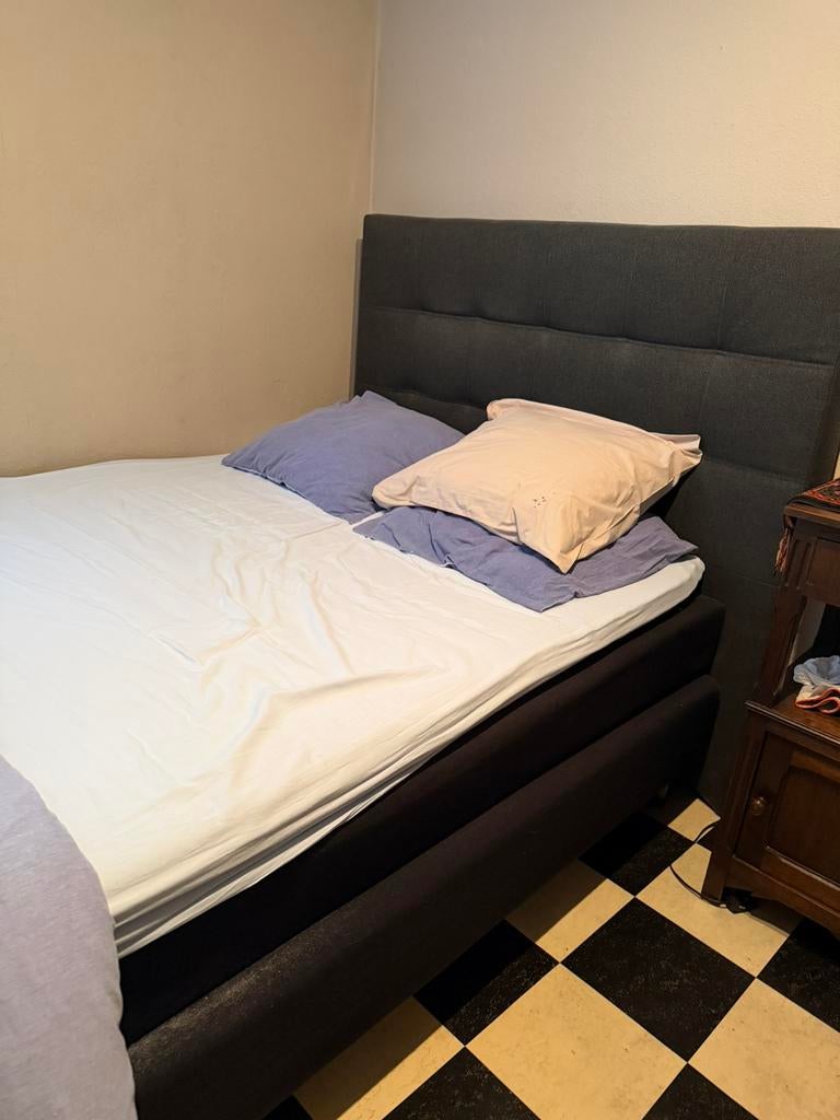 Moderne Boxspring 1m40, ongeveer 3jaar oud., Huis en Inrichting, Ophalen, Gebruikt, 140 cm, Twijfelaar