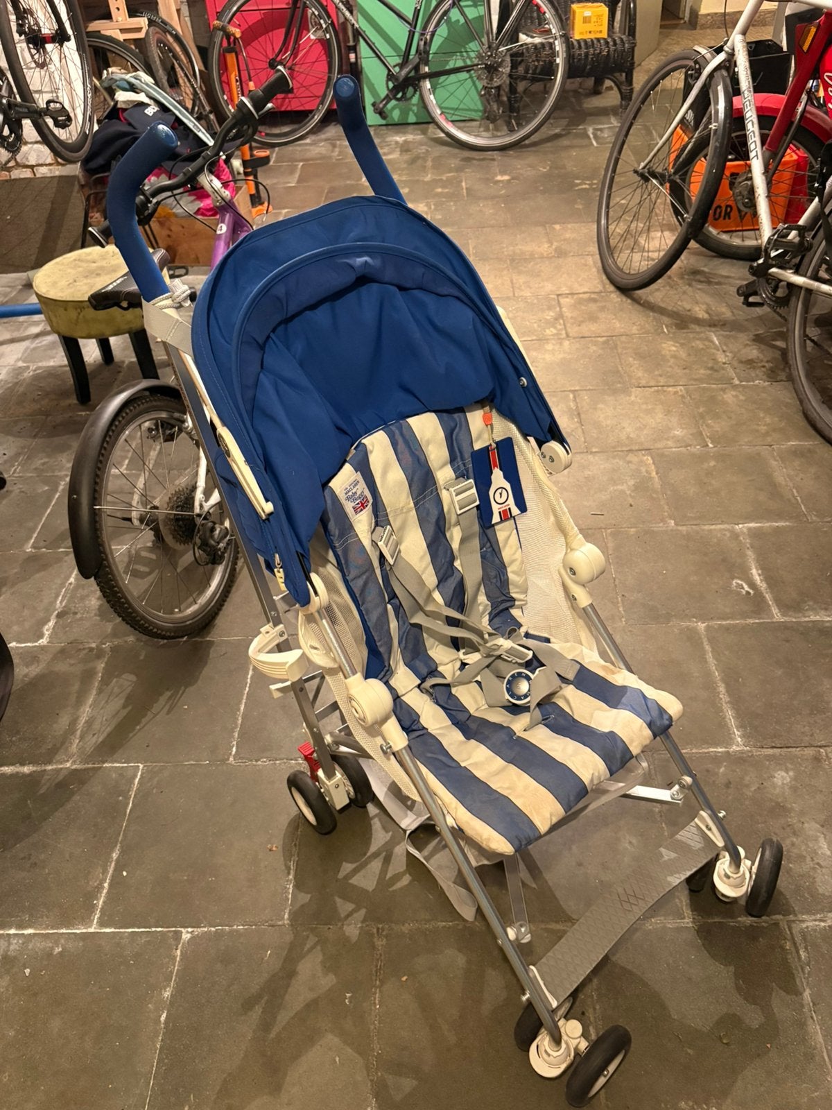 Poussette canne Maclaren B‑01 – édition 50e anniversaire, Enfants & Bébés, Enlèvement, Comme neuf, Poussette