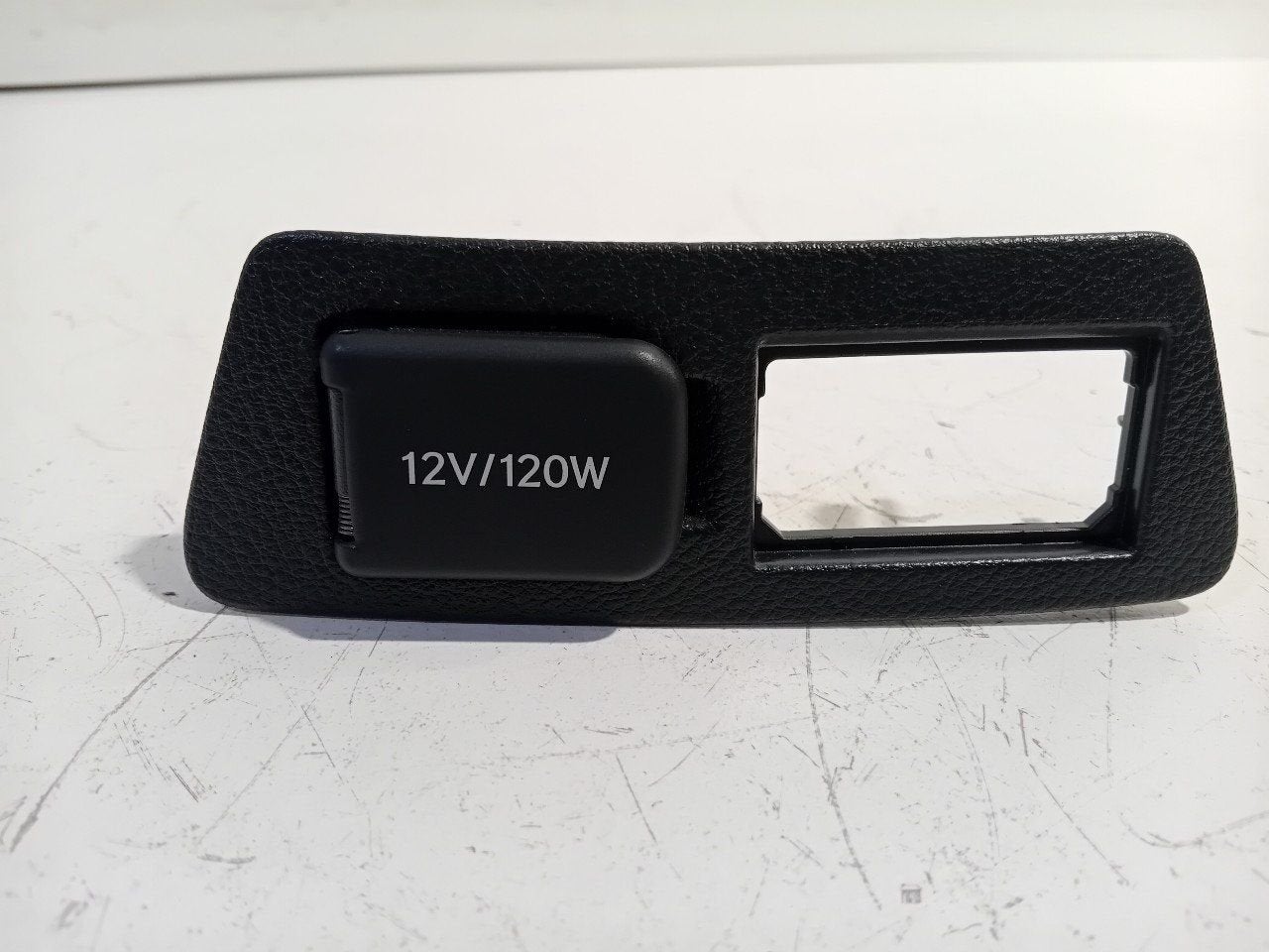 Aansluiting voor 12 volt Lexus ES, Auto-onderdelen, Onderdelen@venauto.nl, Van der Ven Autorecycling B.V., Gebruikt, Ettenseweg 76, 4706 PB Roosendaal, The Netherlands