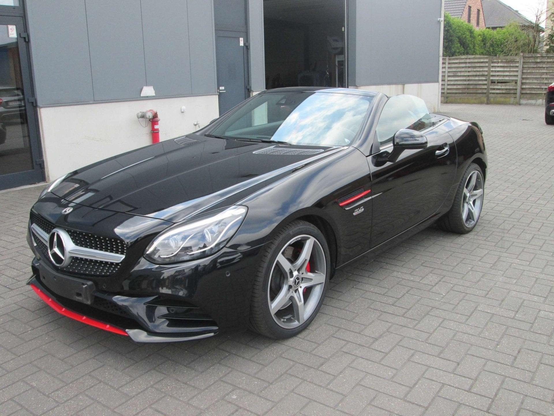 Mercedes-Benz SLC 180 RED ART EDITION, Autos, Achat, Euro 6, Noir, 2 portes