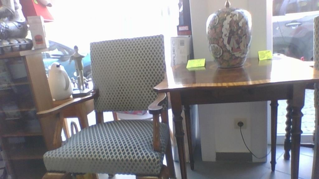 THEETAFEL MET BIJPASSENDE STOELEN, Enlèvement