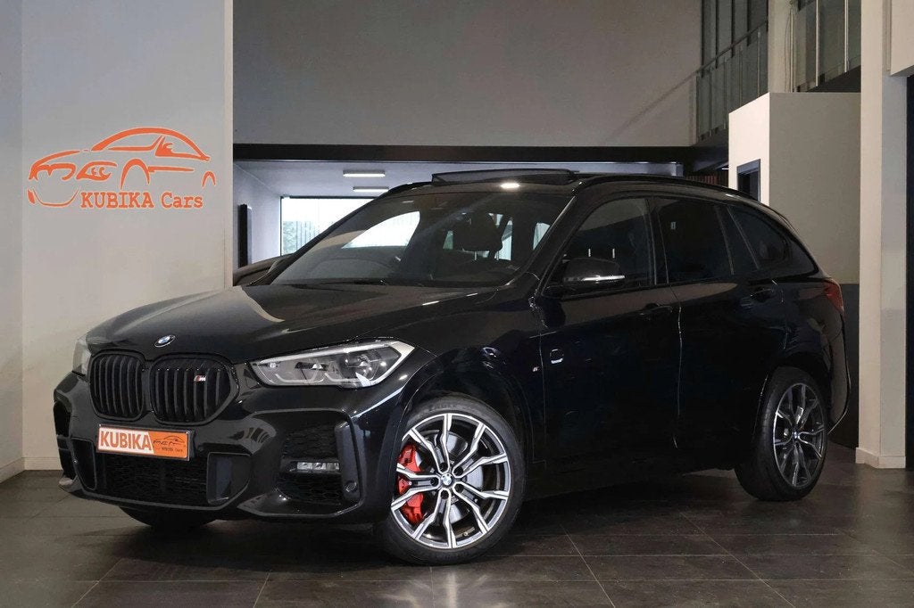 BMW X1 X1 2.0iA xDrive20 M Pakket PANO Head-up Keyless Memor, Euro 6, Entreprise, 131 kW, Noir