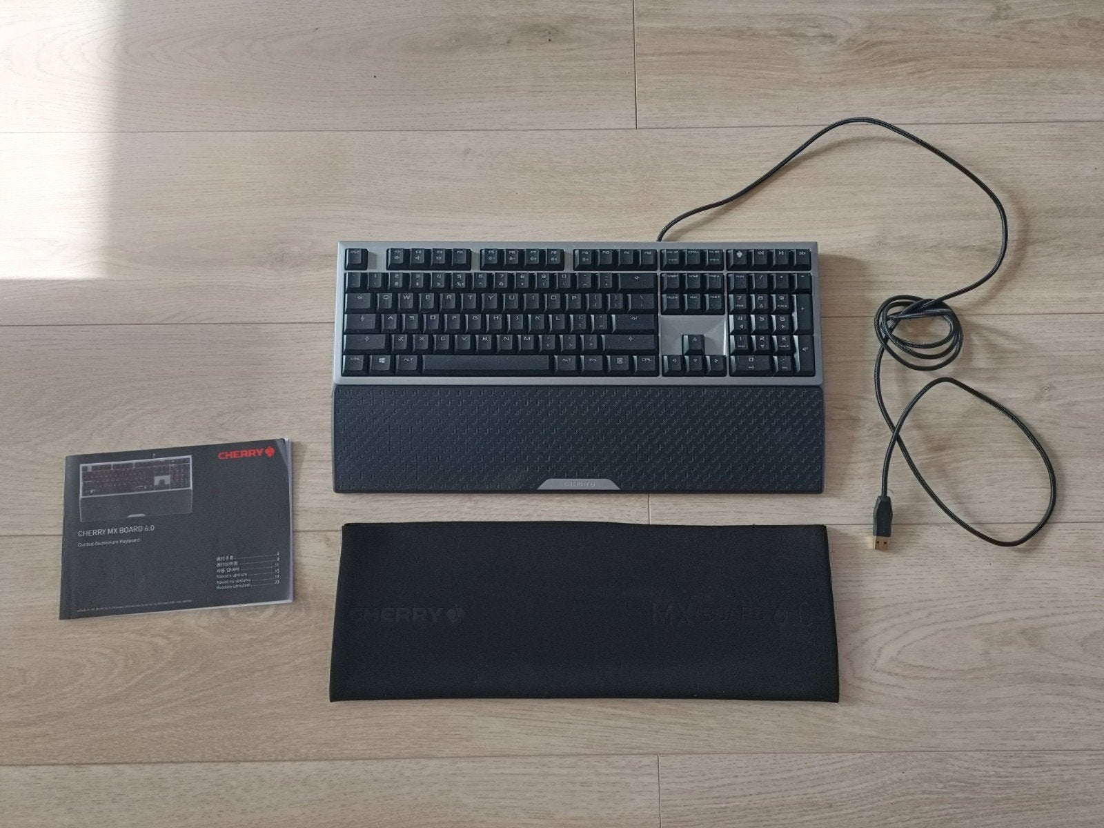 Qwerty keyboard met verlichting cherry mx red, Ophalen, Zo goed als nieuw