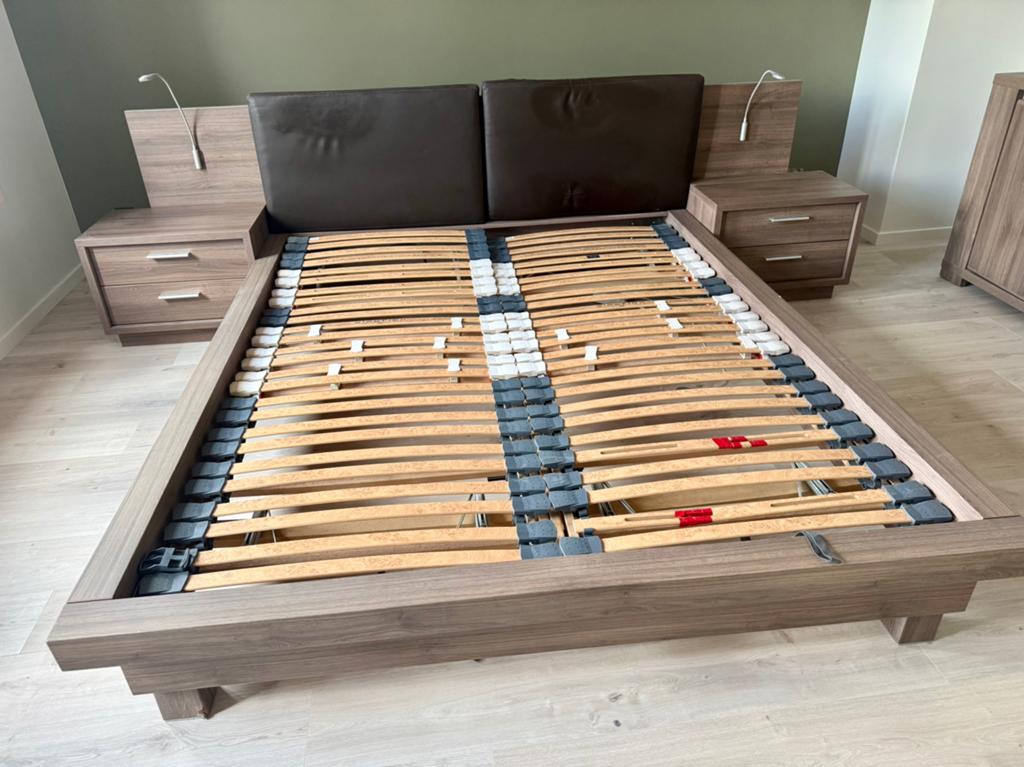 Bed met hoofdpanneel en latoflex, Brun, Enlèvement, Utilisé, Tijdloos