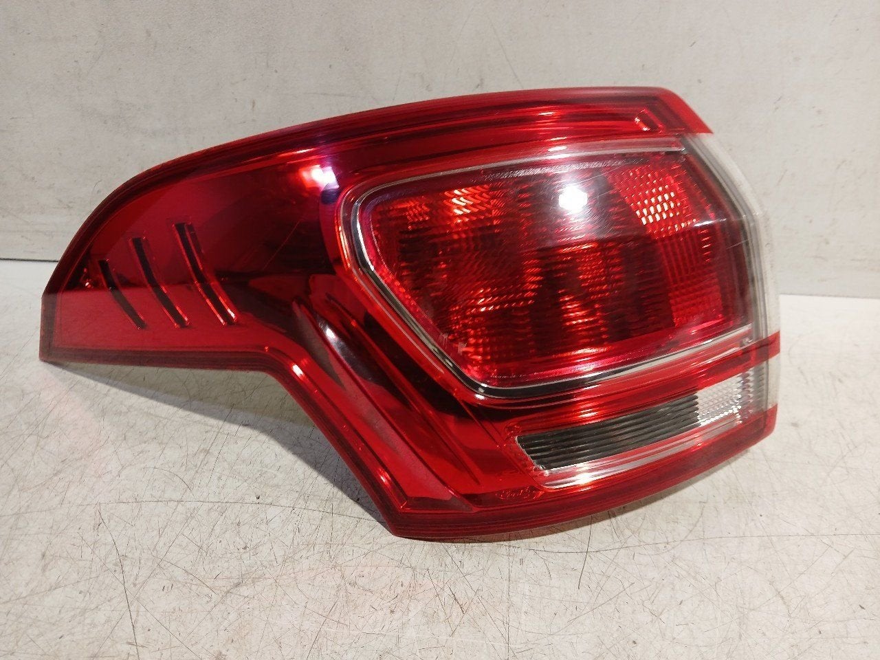 Achterlicht links buiten Ford B-Max, Auto-onderdelen, Onderdelen@venauto.nl, Van der Ven Autorecycling B.V., Gebruikt, Ettenseweg 76, 4706 PB Roosendaal, The Netherlands
