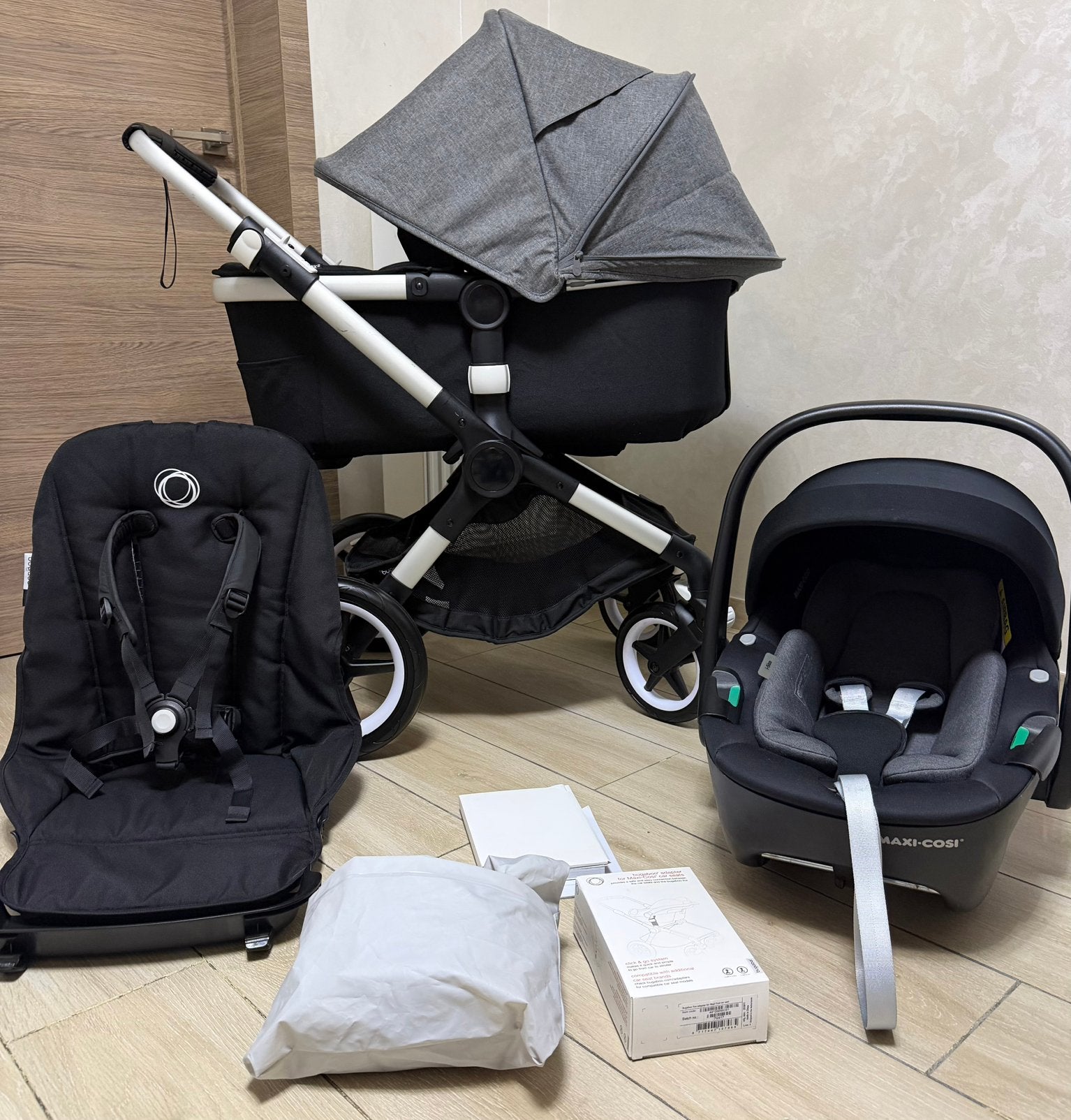 Bugaboo Fox2, 3 en 1, noir/gris, complète, Enfants & Bébés, Buggys, Comme neuf, Maxi-Cosi, Protection de pluie, Dossier réglable