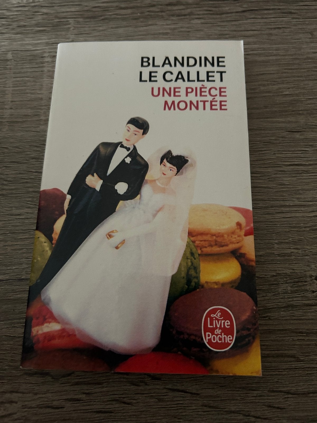 Une pièce montée, Ophalen of Verzenden