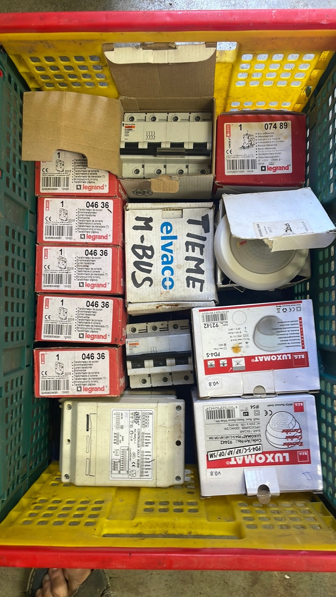 Allerlei elektrische onderdelen, Zakelijke goederen, Stock en Retail | Partijen goederen, Ophalen of Verzenden