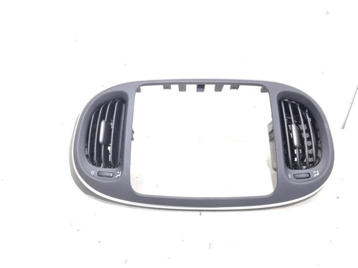 Cadre radio d'un Fiat 500L, -, 3 mois de garantie, Utilisé, Fiat
