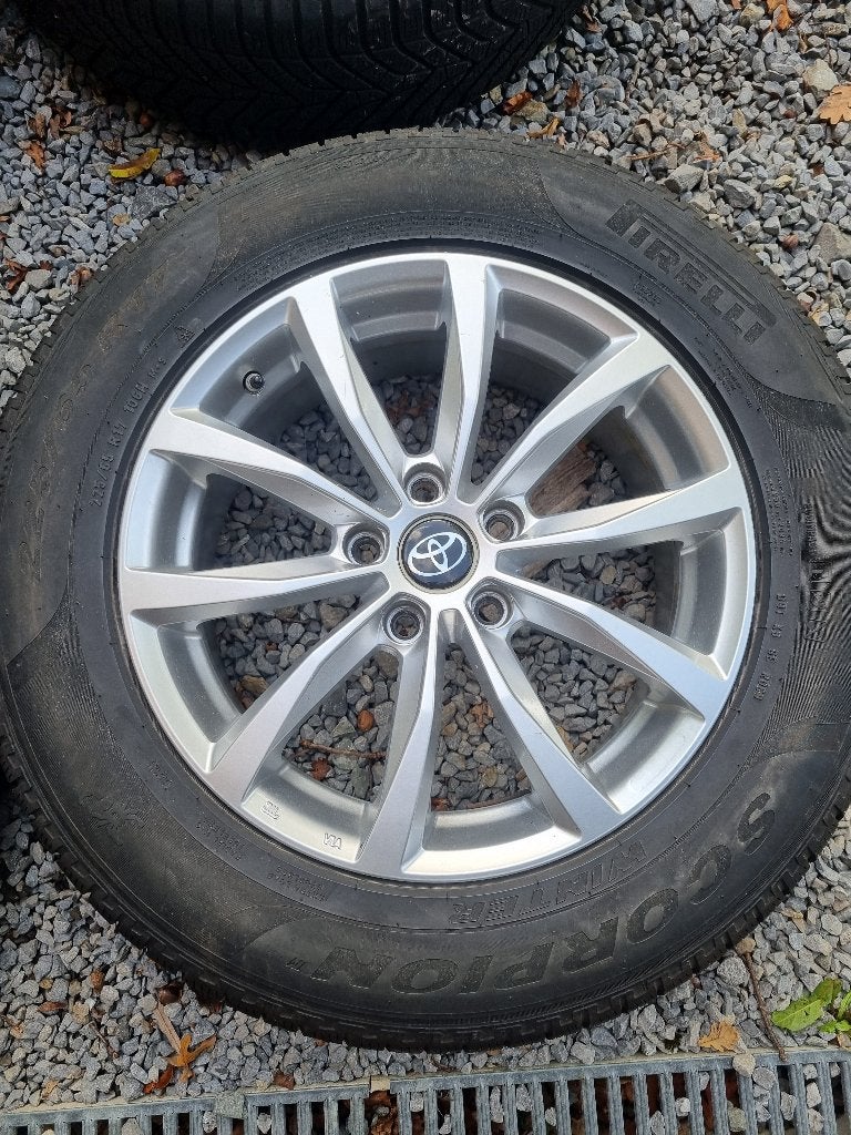 Jantes et pneus hiver 225/65/17 toyota rav4 2019-..5x114,3, Autos : Pièces & Accessoires, Pneus hiver, 17 pouces, Enlèvement, Jante(s)