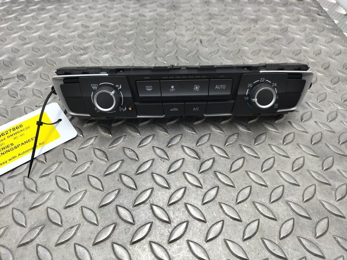 BMW 2 SERIES KACHEL BEDIENINGSPANEEL 64119384046 2020, Ophalen of Verzenden, Gebruikt, ARN erkend