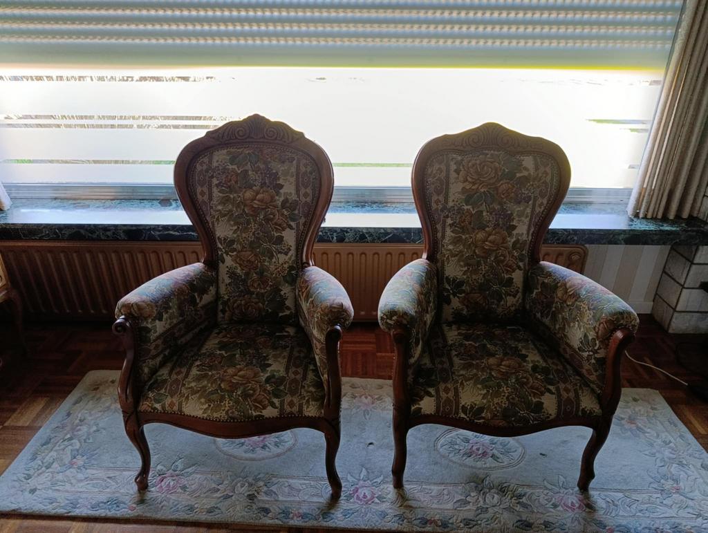 Antieke stoelen barokstijl, Ophalen