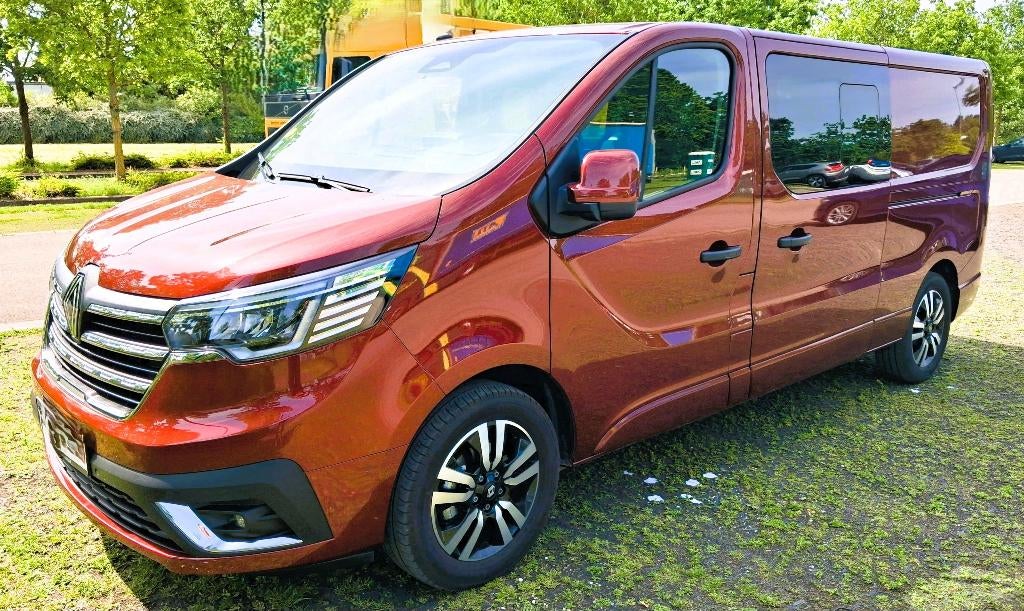 RENAULT TRAFIC 2025 COMBI FULL OPTION 8900 km, Autos, Rouge, 4700 kg, Euro 6, Carnet d'entretien