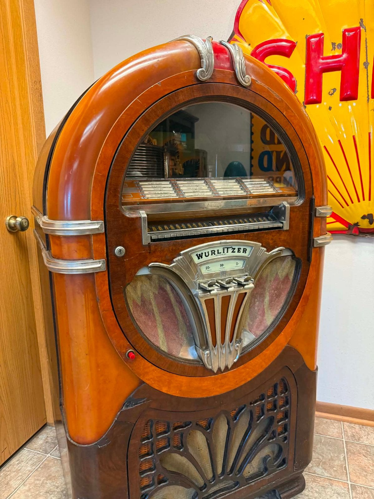 Conteneur spectaculaire contenant 45 juke-box des États-Unis, Enlèvement, Utilisé, 1950 à 1960, Wurlitzer