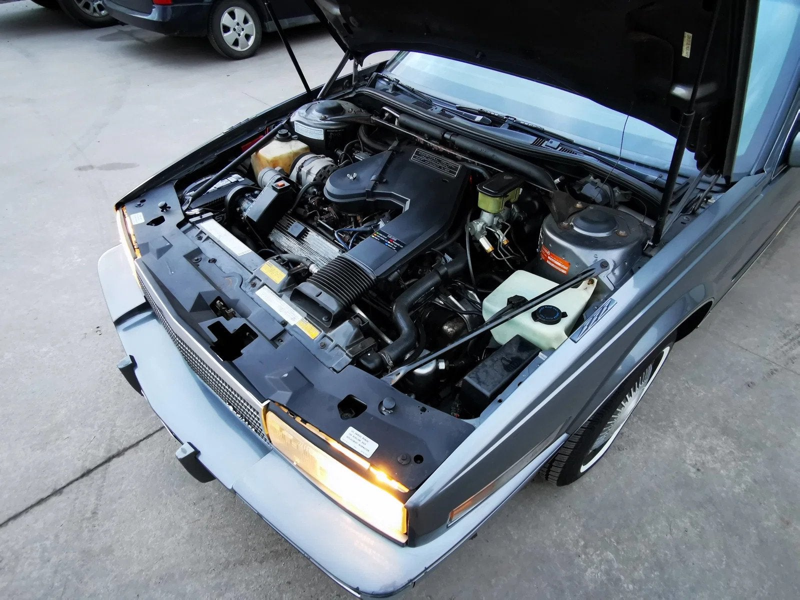 Cadillac Seville sedan (bj 1987, automaat), foto 12