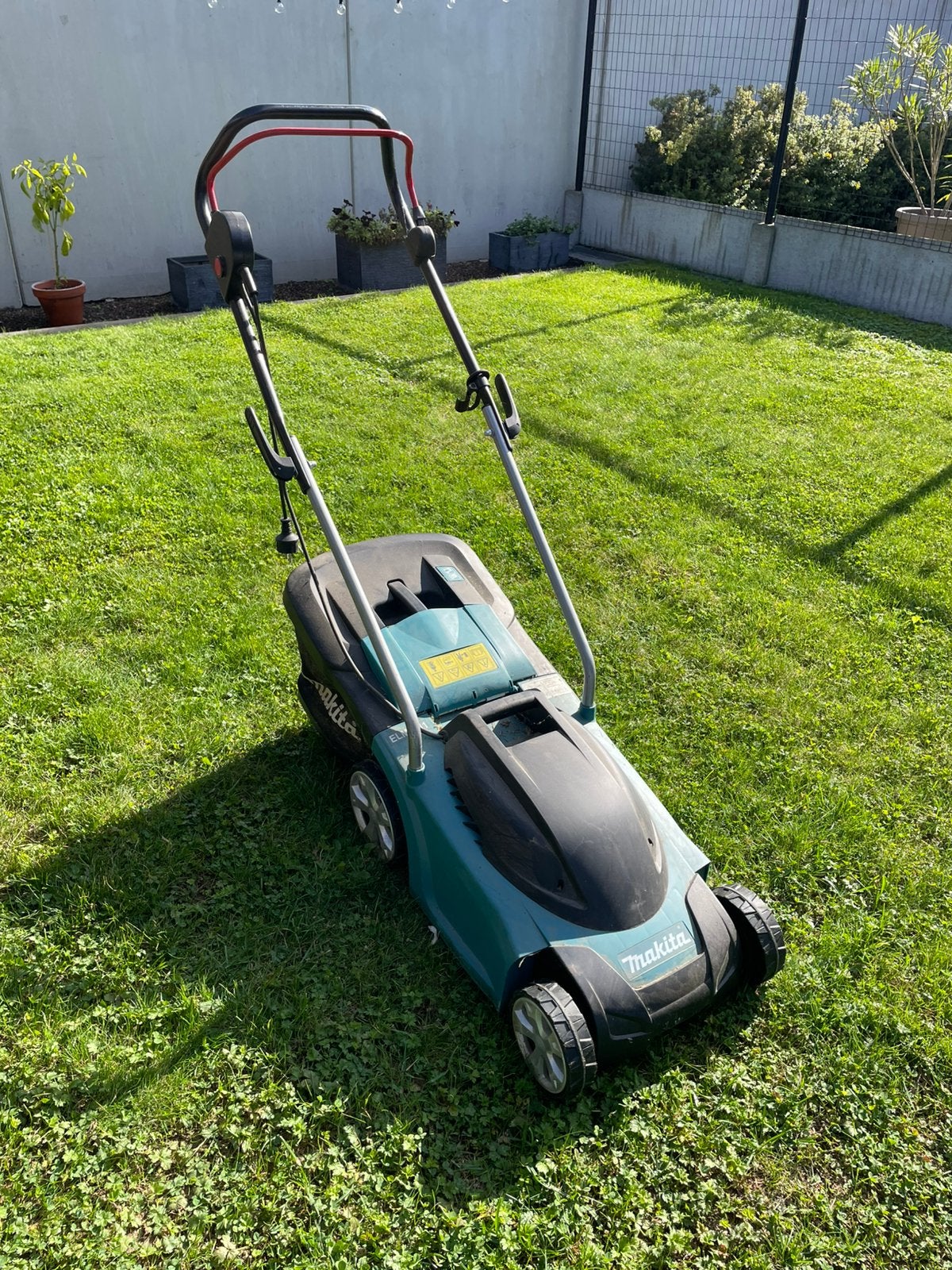 MAKITA ELM3311 grasmaaier in zeer mooie staat, Tuin en Terras, Ophalen of Verzenden, Zo goed als nieuw, 30 t/m 39 cm, Elektrische grasmaaier