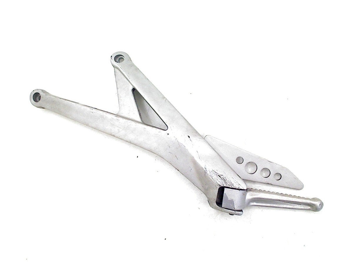 REPOSE PIEDS SUPPORT ARRIÈRE GAUCHE Ducati (82410801A), Dhr. S. di Majo, Utilisé, Info@cama-motorparts.nl, P.J. Troelstraweg 8 8
3144 CX  MAASSLUIS, NL