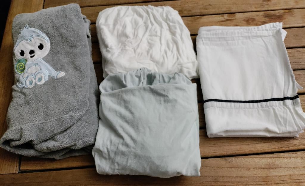 Pakket voor wieg: 4 verschillende stuks, Kinderen en Baby's, Ophalen, Gebruikt, Jongetje of Meisje, Hoeslaken of Sloop