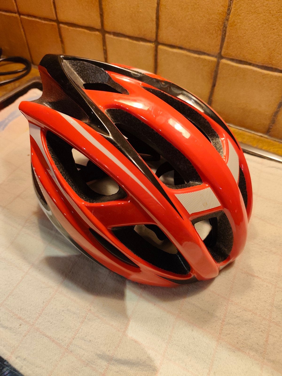 fiets helm. Gegevens op laatste foto . Maar paar keer gebr., Fietsen en Brommers, Ophalen