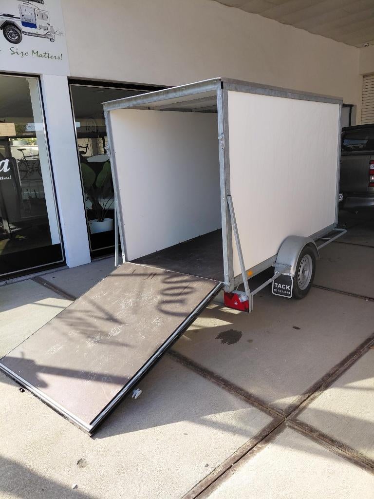 Gesloten aanhangwagen 750 kg te huur, Autos : Divers, Remorques, Comme neuf, Enlèvement