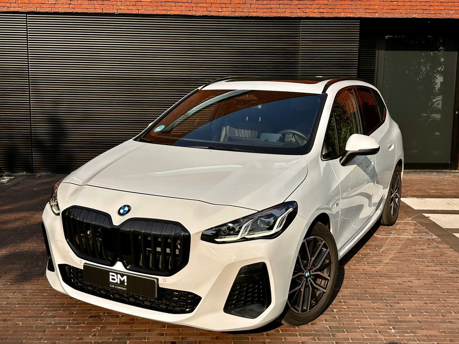 BMW 218 IA ACTIVE TOURER M-SPORT, Auto's, Monovolume, Wit, Bedrijf, 5 deurs