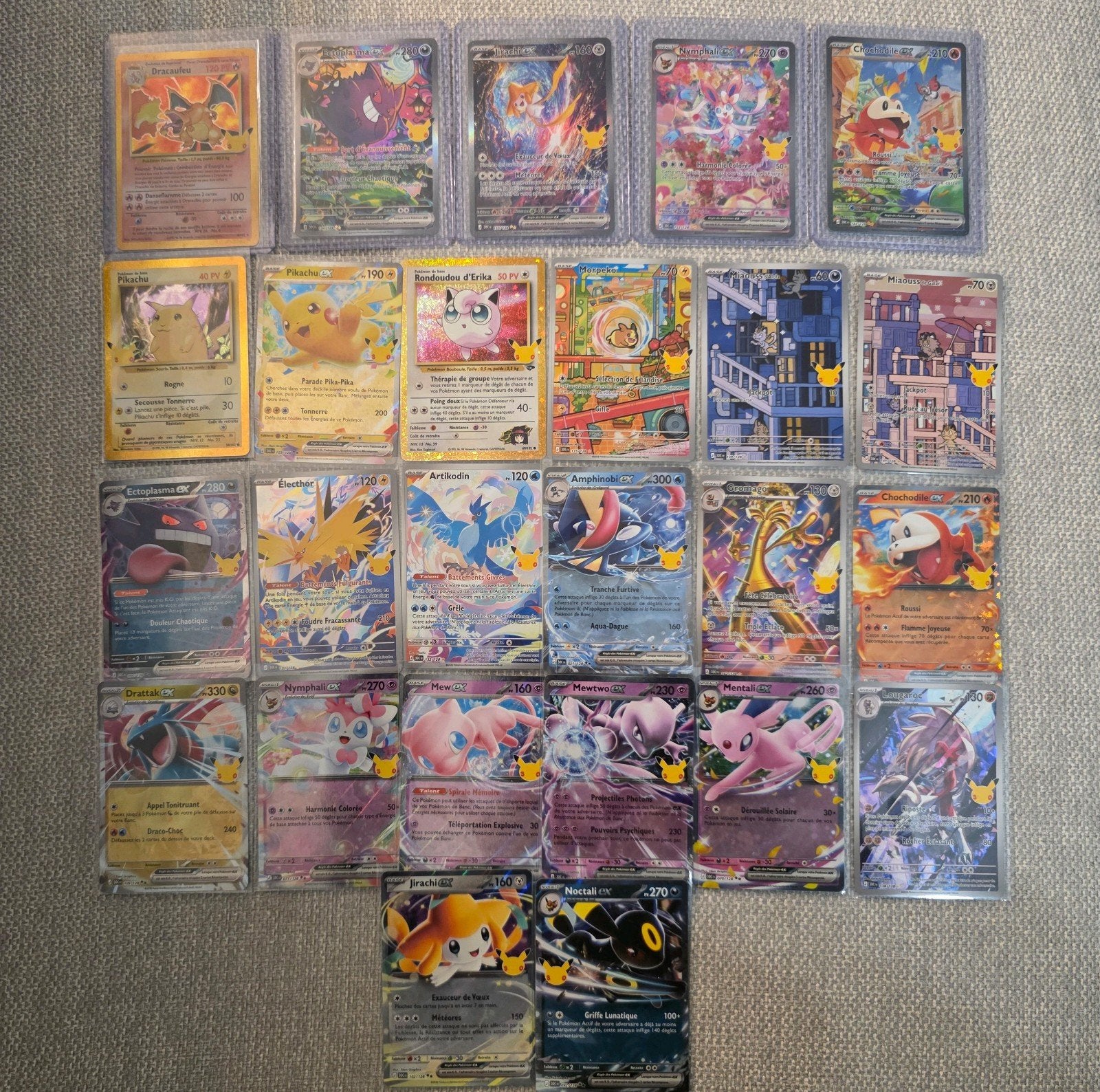 Lot 25 cartes rares Pokemon 30ans(inclus Dracaufeu), Hobby & Loisirs créatifs, Enlèvement