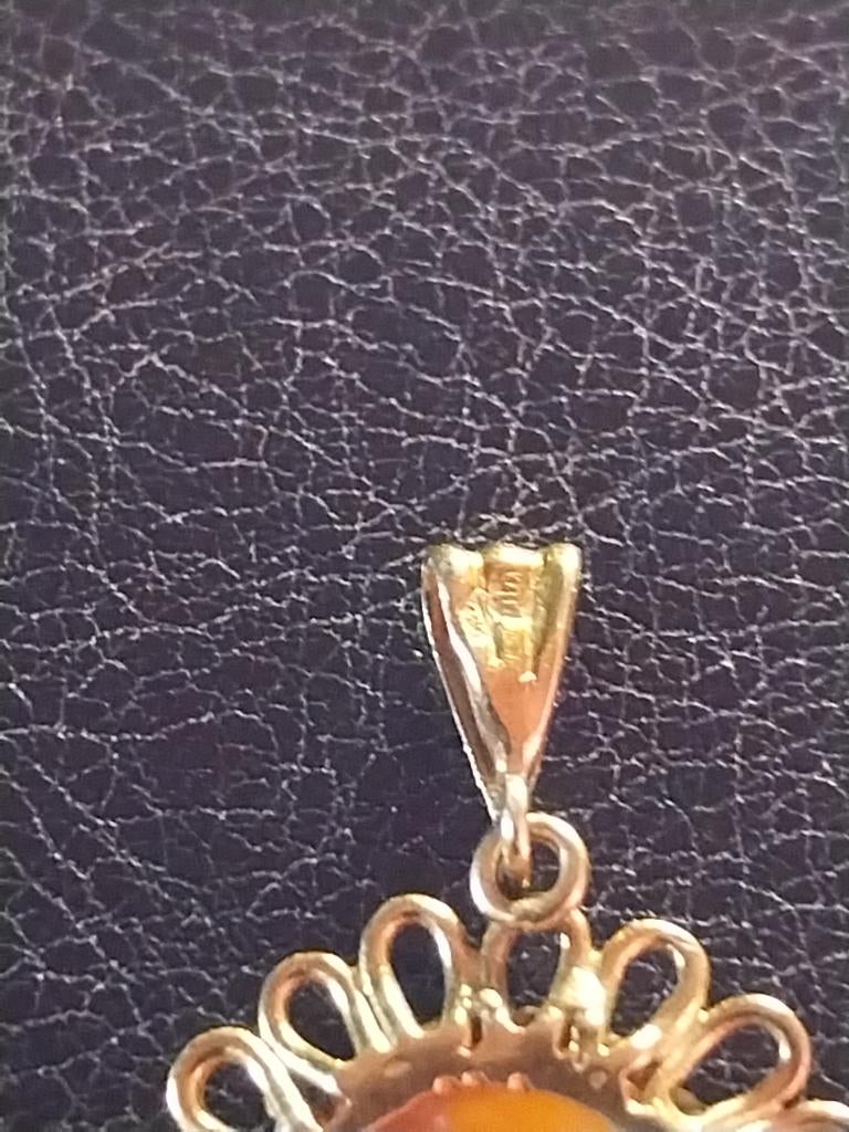 BEAU PENDENTIF AVEC CAMEE DE 1950 EN OR JAUNE DE 18K, Jaune, Autres représentations, Or, Enlèvement