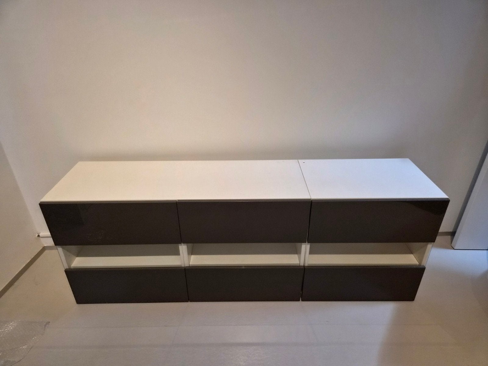 Tv kast, Enlèvement