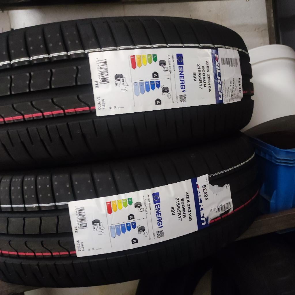 215 65 17 pneus neufs (2), Neuf, 215 mm, Pneus été, Enlèvement