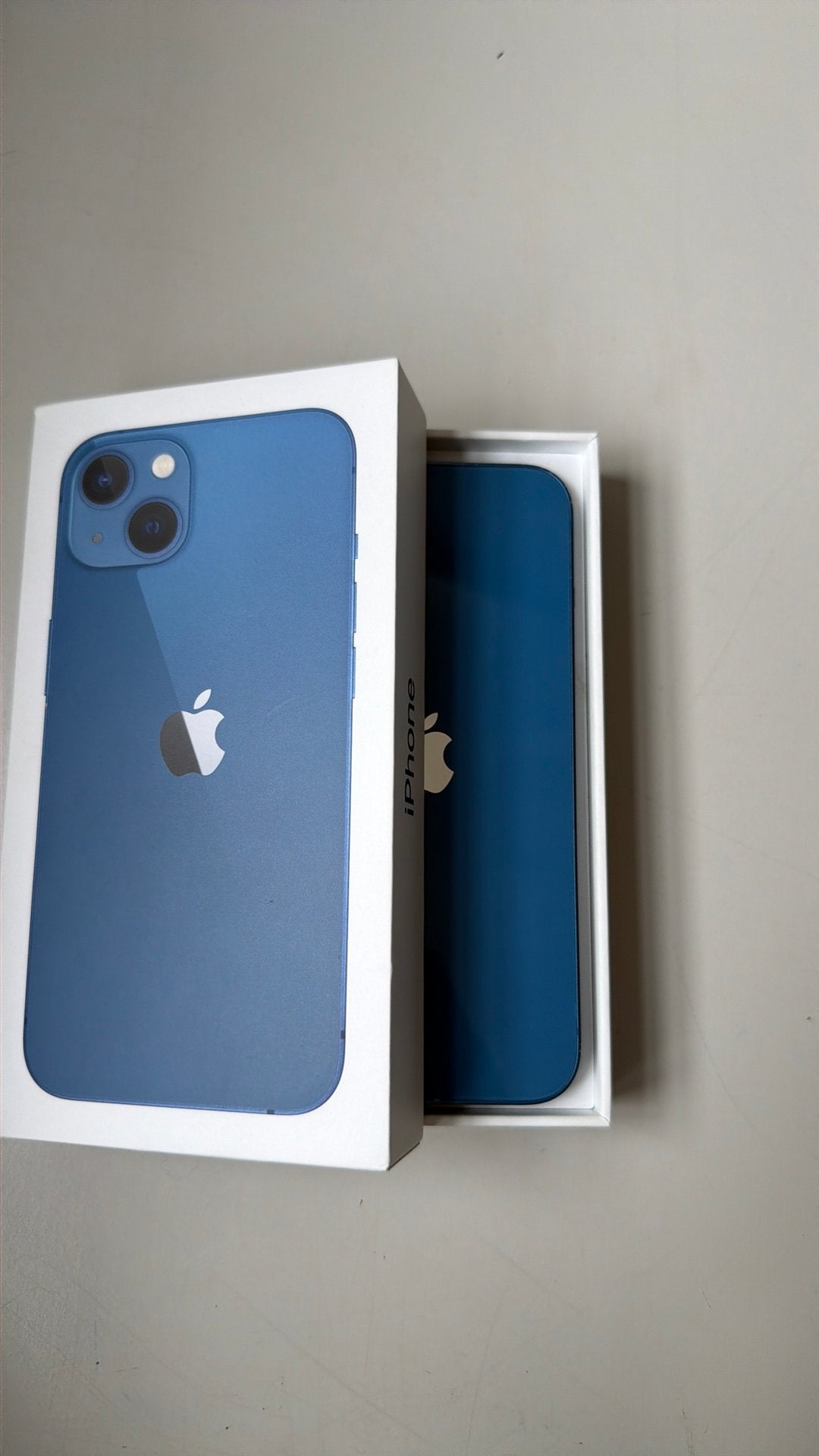 iPhone 13, bleu 128 Go, modèle A2633, Télécoms, Avec simlock (verrouillage SIM), 128 GB, Enlèvement ou Envoi, 88 %