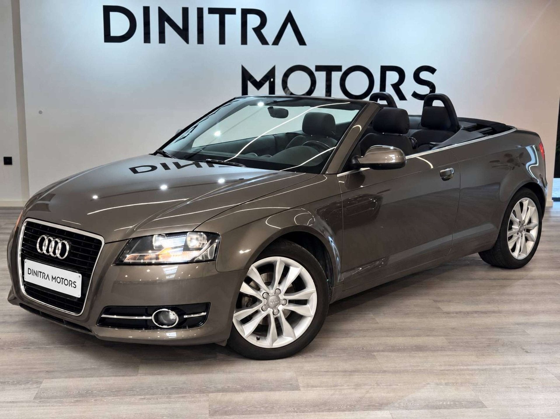 Audi A3 Cabriolet 1.2 TFSI - MAAR 85DZKM!, Auto's, Gebruikt, Cabriolet, Handgeschakeld, Grijs