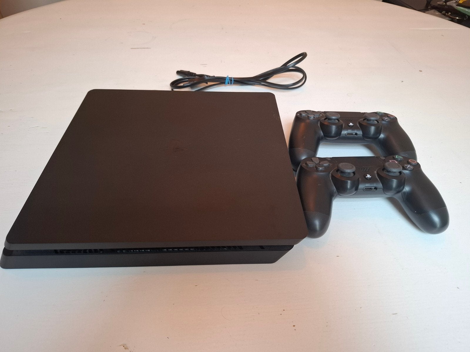 Playstation 4 slim 1 TB + 2 consoles, Games en Spelcomputers, Ophalen, Gebruikt, Met 2 controllers, 1 TB