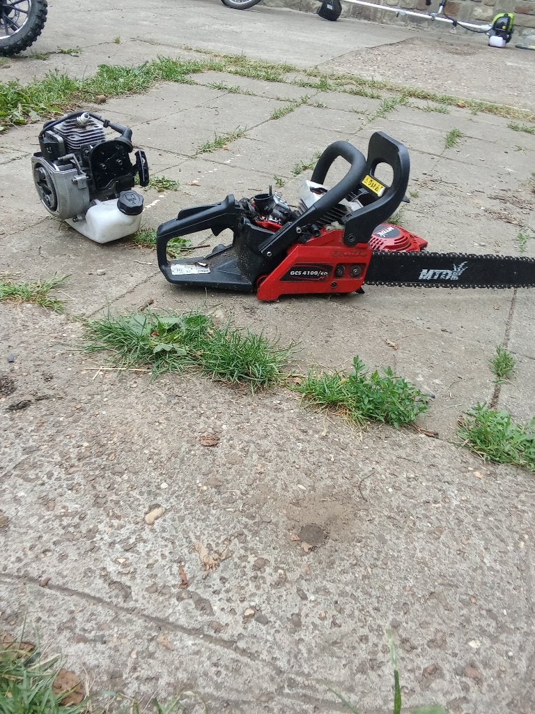 kettingzaag plus bosmaaier motor voor stukken of reparatie, Tuin en Terras, Ophalen, Gebruikt, Benzine