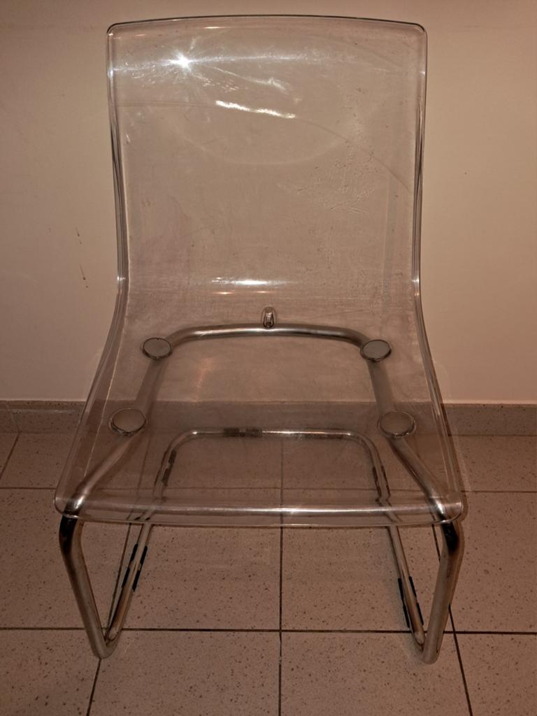 Transparante Stoel, Ophalen