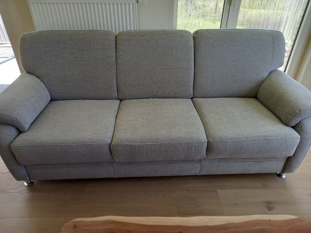 Zetel: driezit; lichtgrijs gespikkeld; 210 cm, 200 à 250 cm, Banc droit, Enlèvement, Utilisé