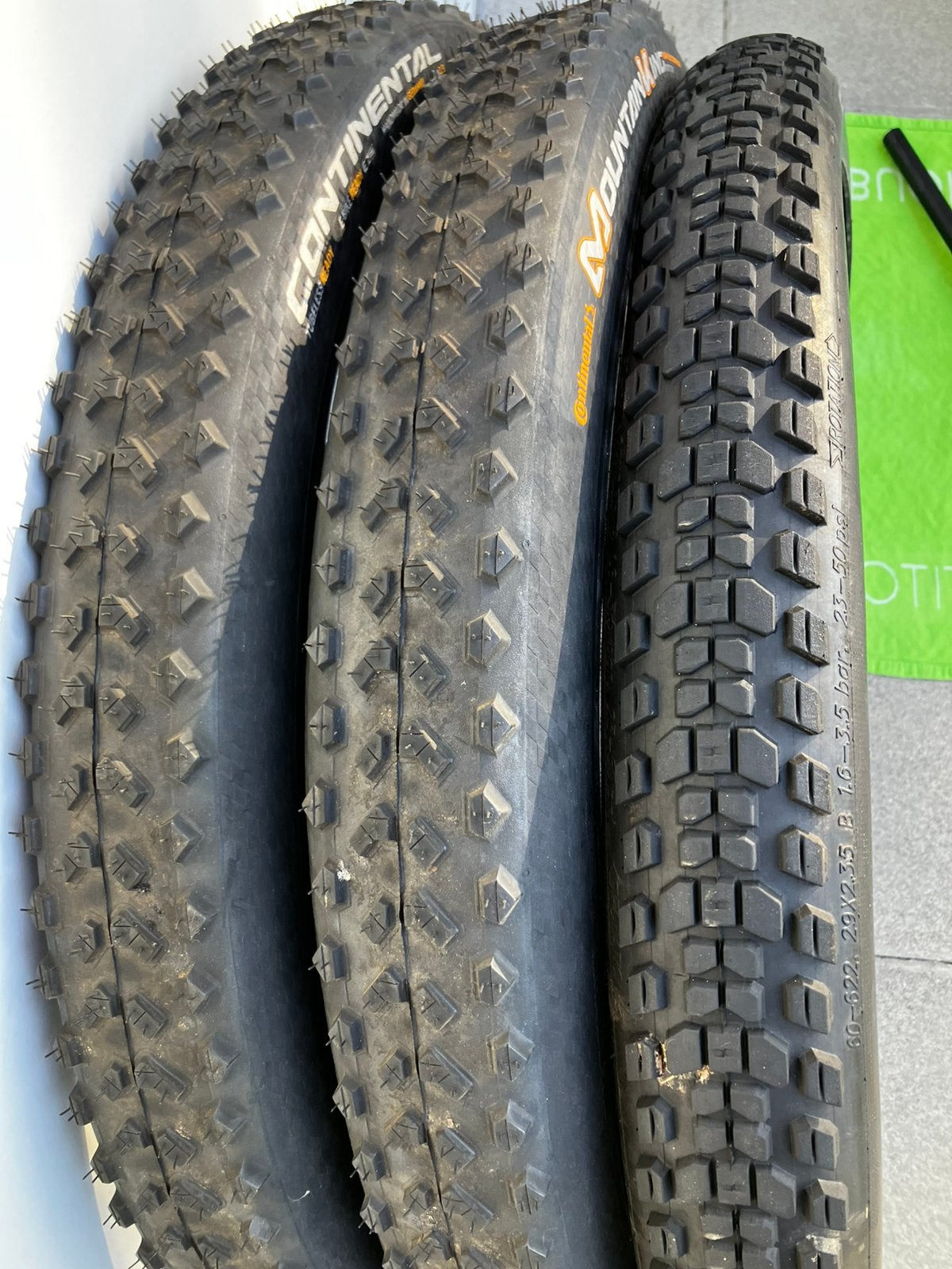Pneus neufs + 1 pneu Schwalbe offert + Guidon Cube AIM, Enlèvement, Neuf, Mountainbike, Pneu
