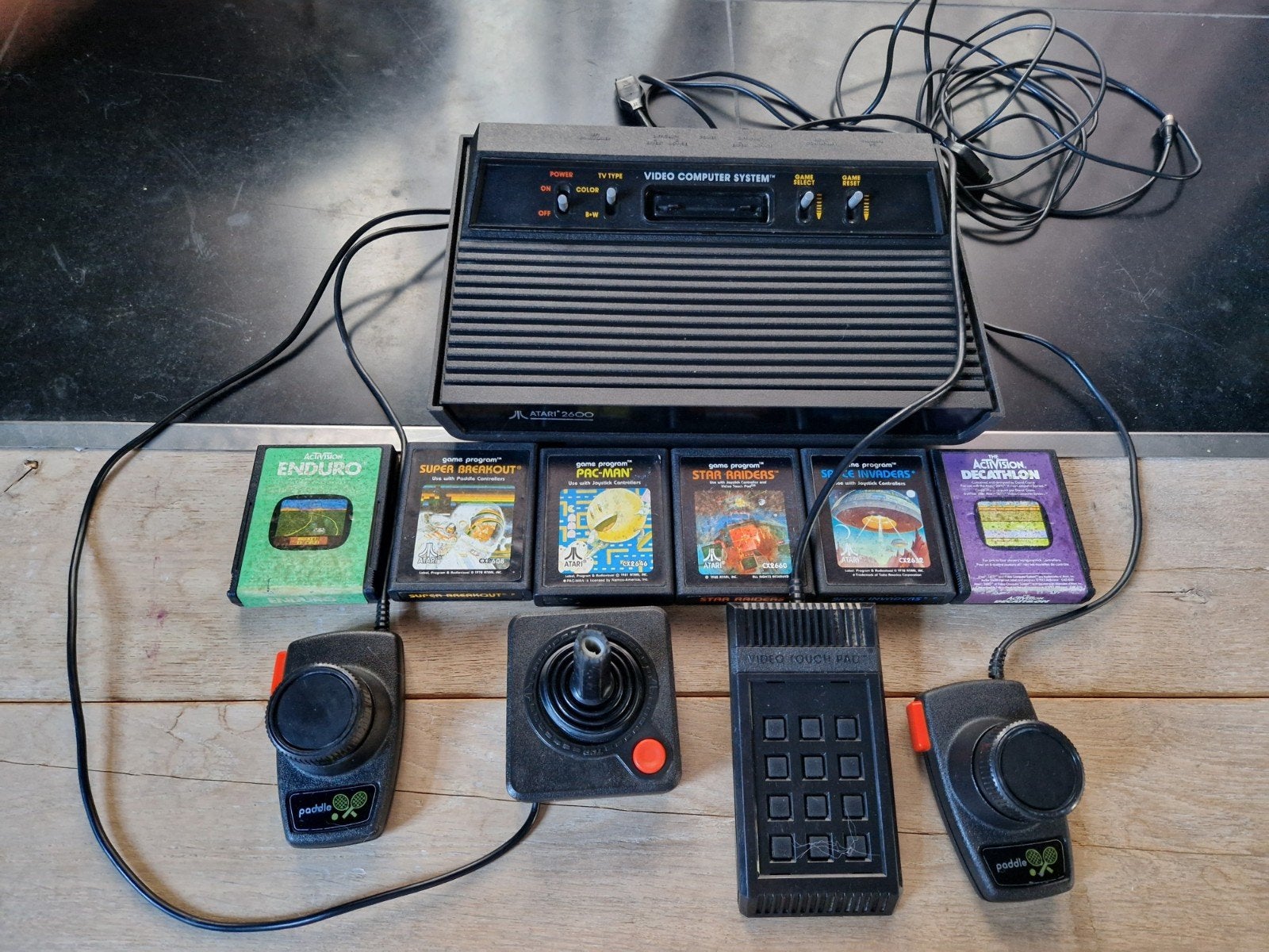 Atari 2600 Dark Vador (4 commutateurs) + 6 jeux + manettes, Consoles de jeu & Jeux vidéo, Enlèvement, Comme neuf, Atari 2600