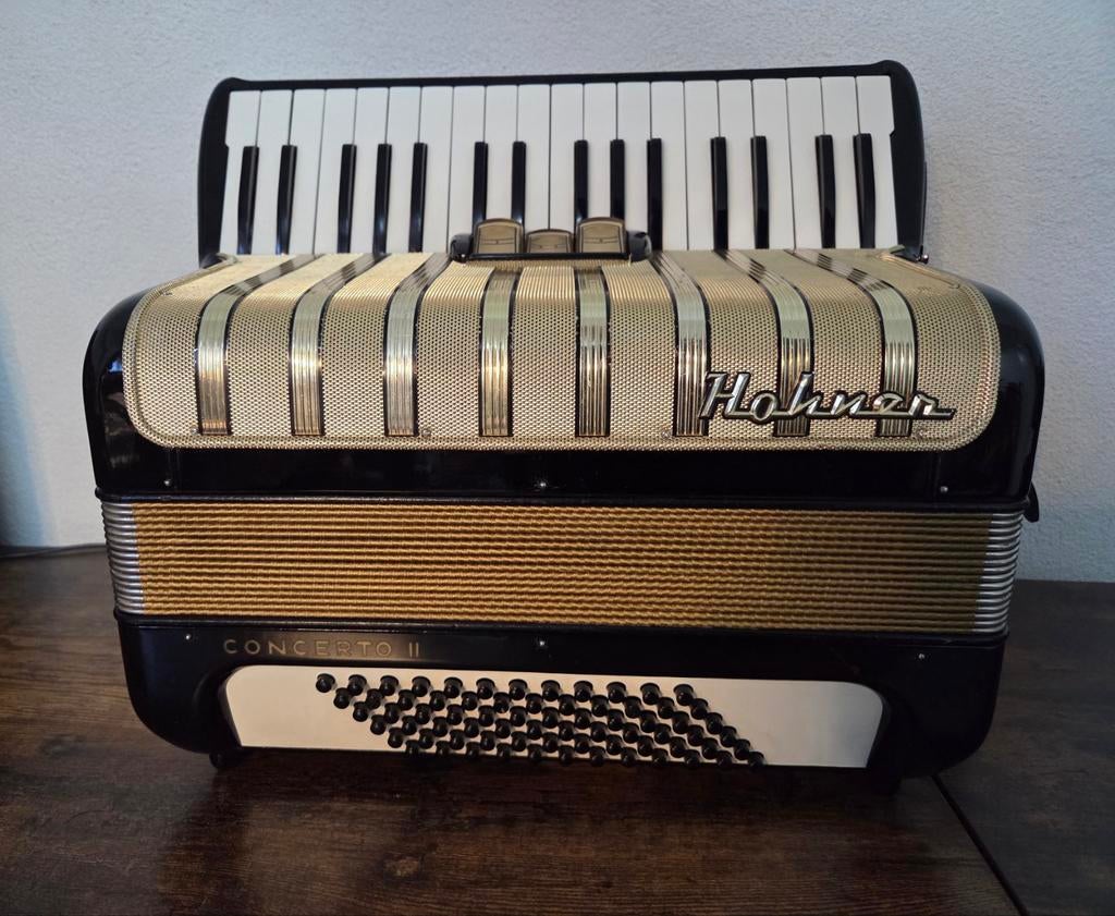 Hohner Concerto II  80 bas. In nette staat., Musique & Instruments, Accordéons, 80 basses, Enlèvement, Utilisé, Avec bretelles